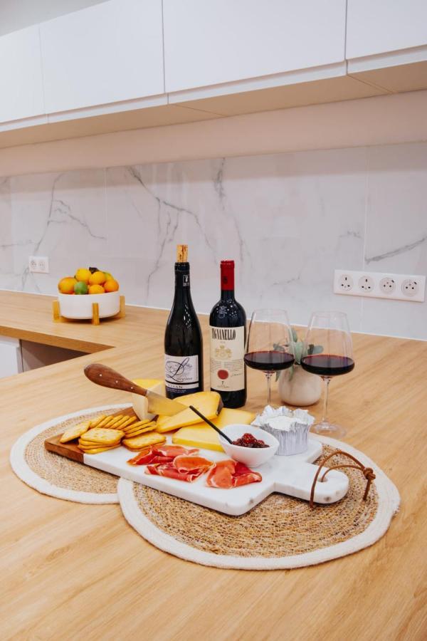Appartamento Perfect Family-Oriented And Renovated Townhouse In The Old Antibes Esterno foto